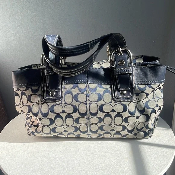 Coach purse - Picture 3 of 7